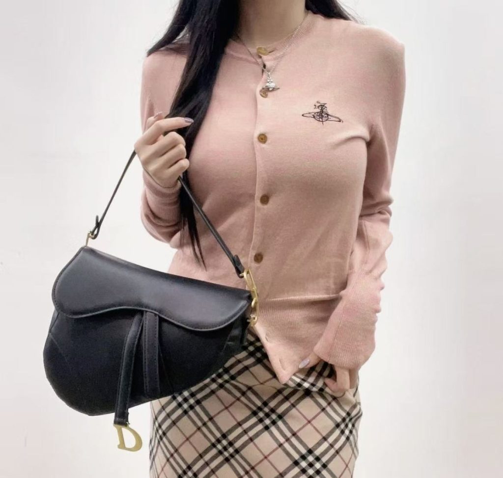 디올 새들 미디엄 백 블랙 카프스킨【매장390만원대】 상세 이미지