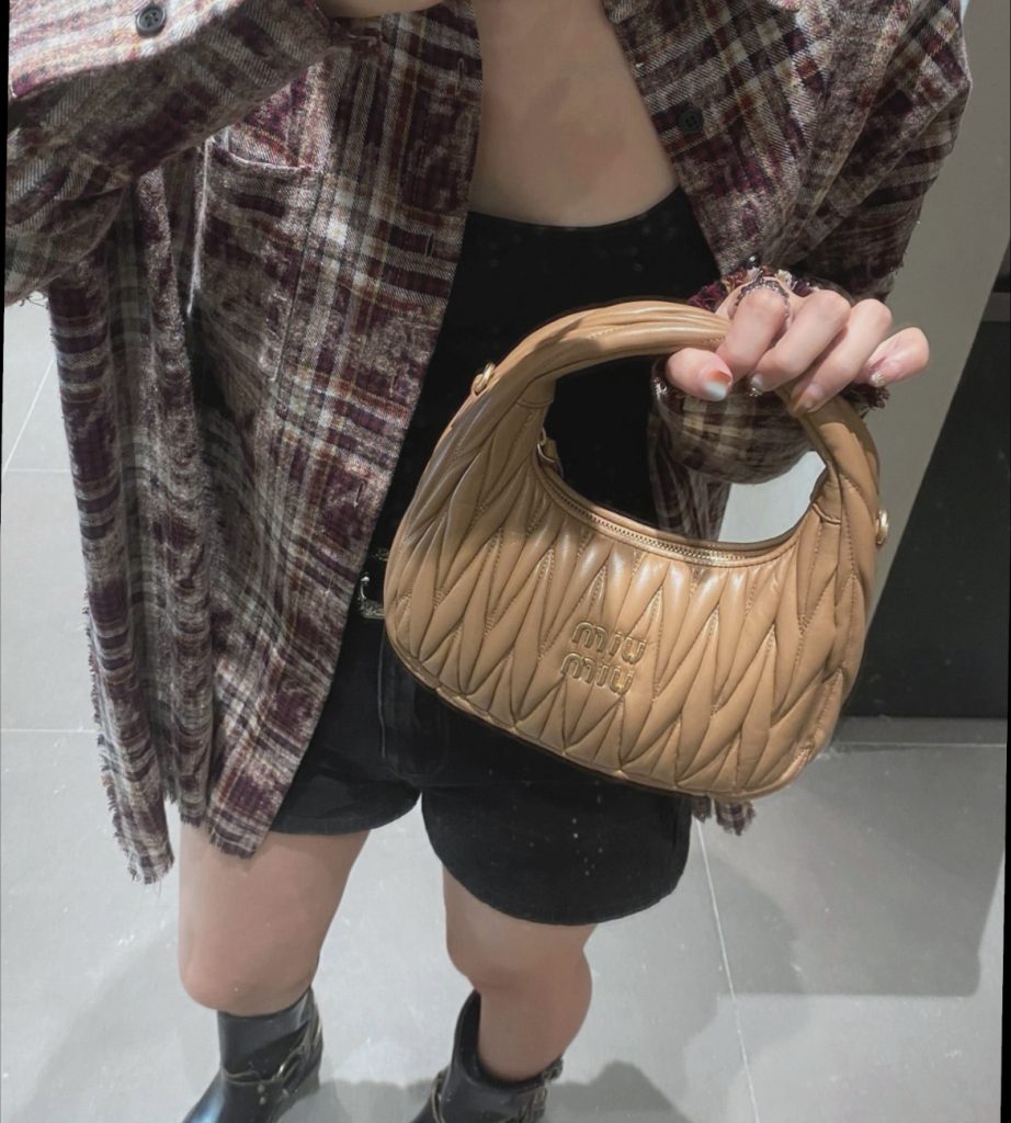 미우미우 26FW 카라멜 마테라쎄【매장420만원대】 상세 이미지
