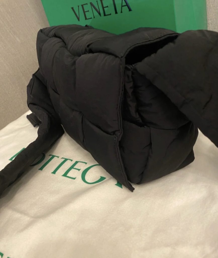 보테가베네타 미디움 패딩 크로스백【매장280만원대】 상세 이미지