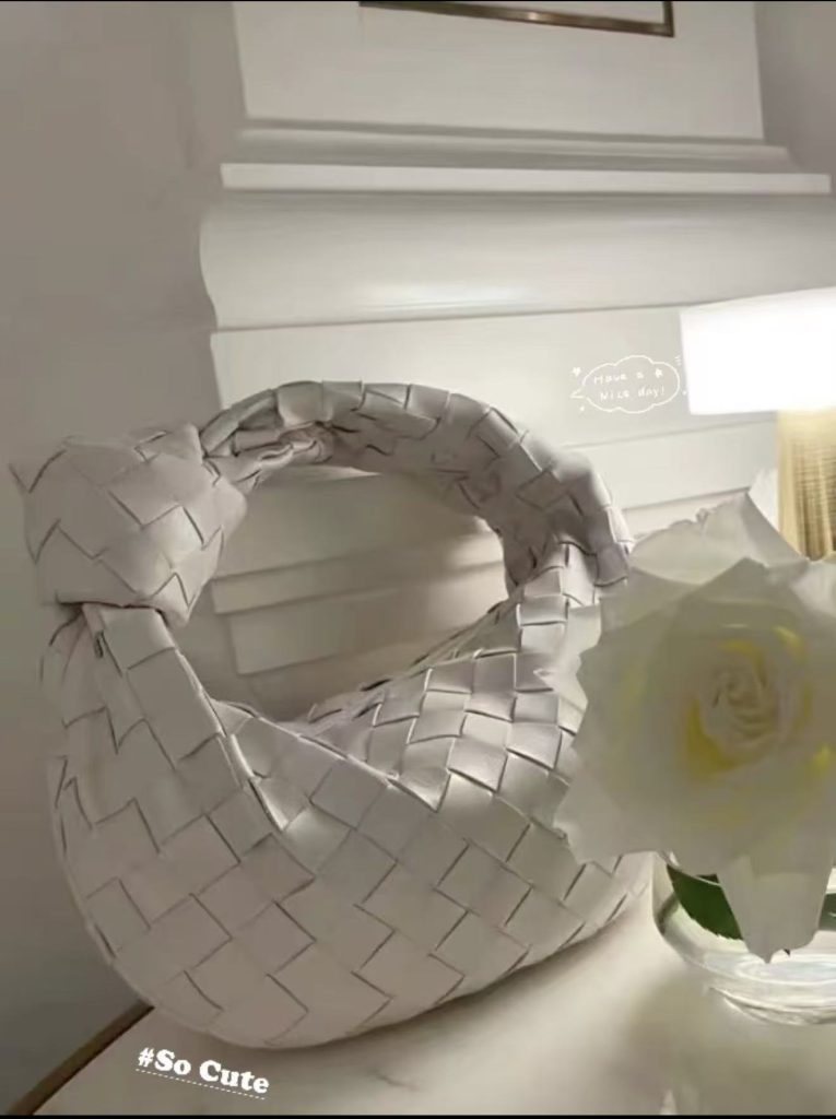 보테가베네타 미니 조디백 화이트【매장440만원대】
