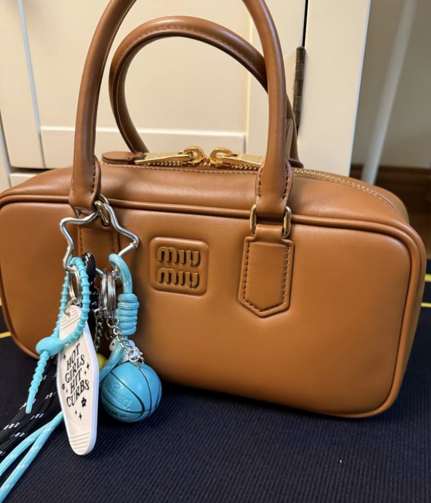 미우미우 아르카디 27 백 코냑【매장510만원대】