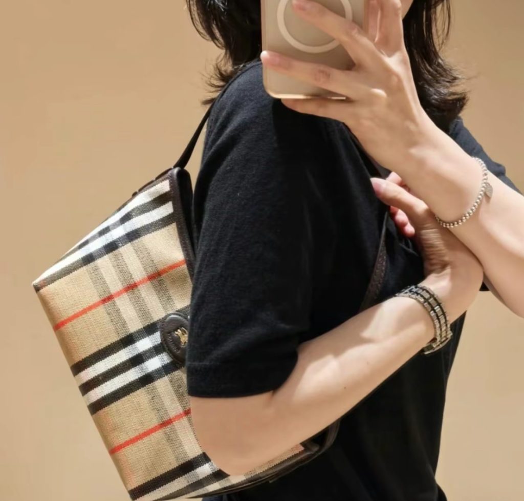 버버리 하이랜드 미니 숄더 베이지【매장190만원대】