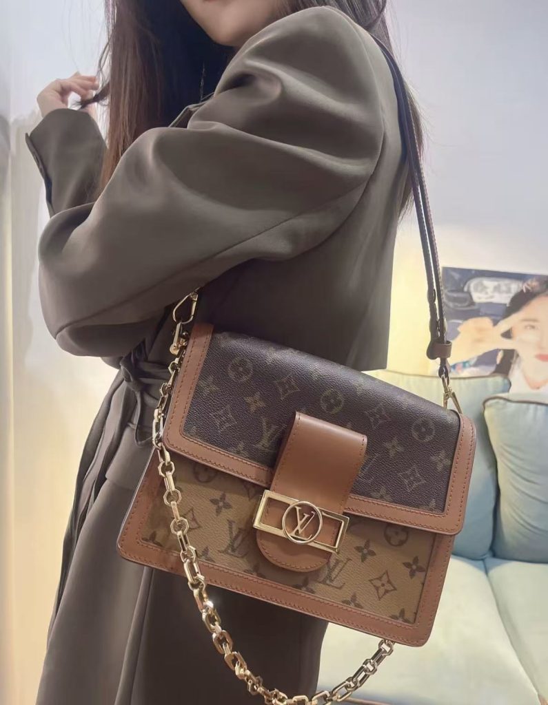 루이비통 모노그램 도핀 MM 숄더백【매장280만원대】